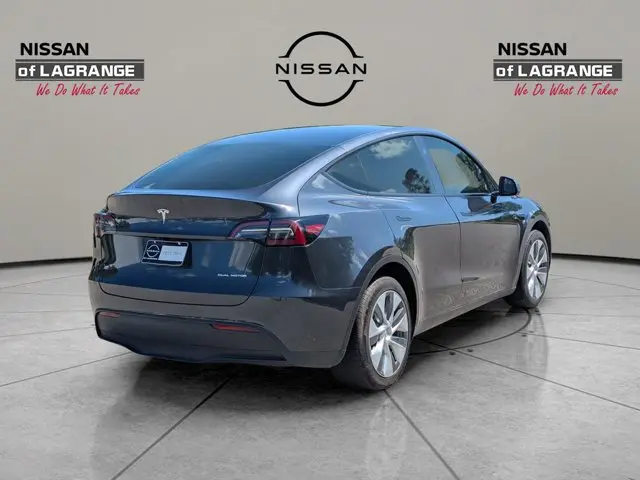2024 Tesla Model Y Long Range Dual Motor AWD photo 5