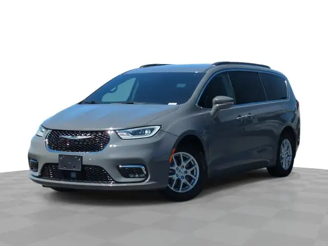 2022 Chrysler Pacifica Touring L's photo