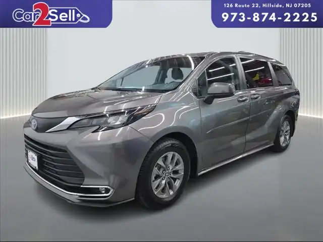 2024 Toyota Sienna XLE 8-Passenger Hybrid FWD's photo