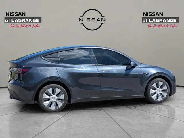 2024 Tesla Model Y Long Range Dual Motor AWD photo 4