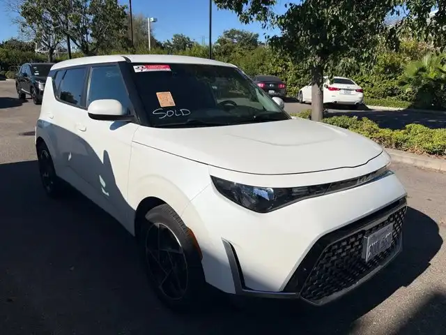 2023 Kia Soul 2.0L EX 6 IVT's photo