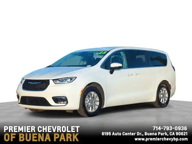 2023 Chrysler Pacifica Touring L's photo