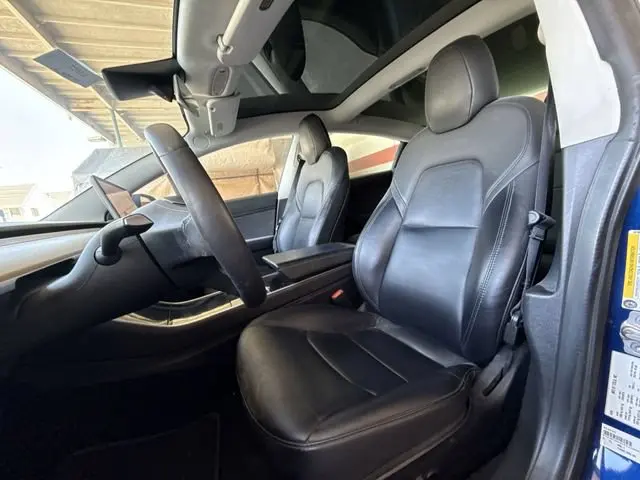 2020 Tesla Model 3 Standard Range Plus photo 5