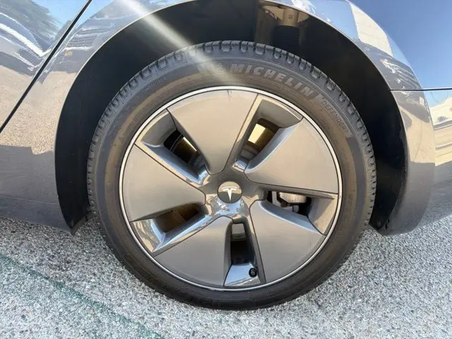 2023 Tesla Model 3 Long Range photo 5