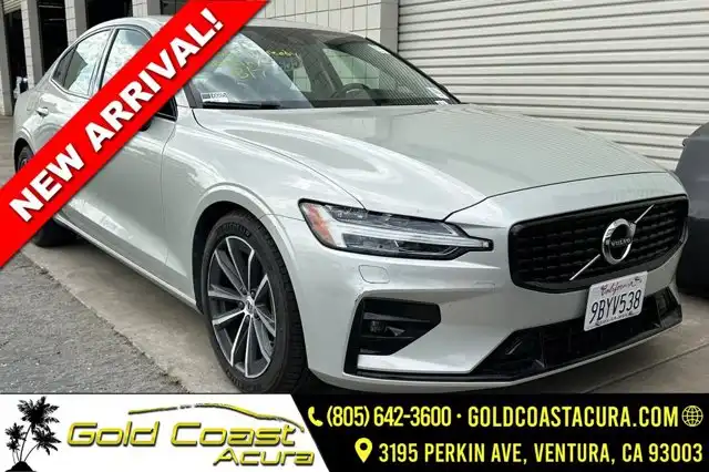 2022 Volvo S60 B5 Black Edition Momentum 4WD's photo