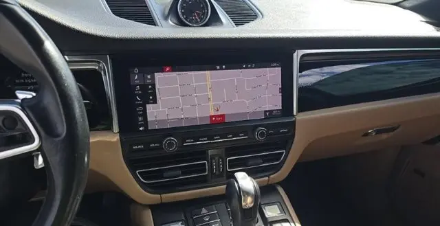2019 Porsche Macan Base photo 4