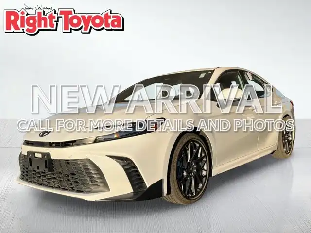 2026 Toyota Camry SE Hybrid's photo