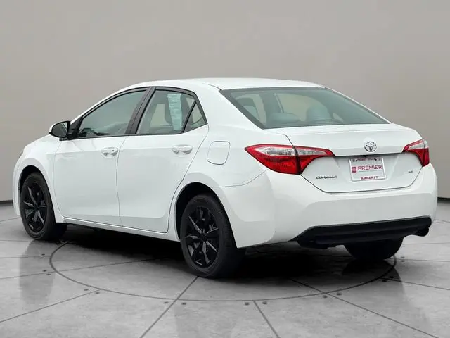 2016 Toyota Corolla LE AT photo 4