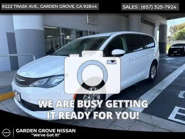 2023 Chrysler Voyager LX's photo