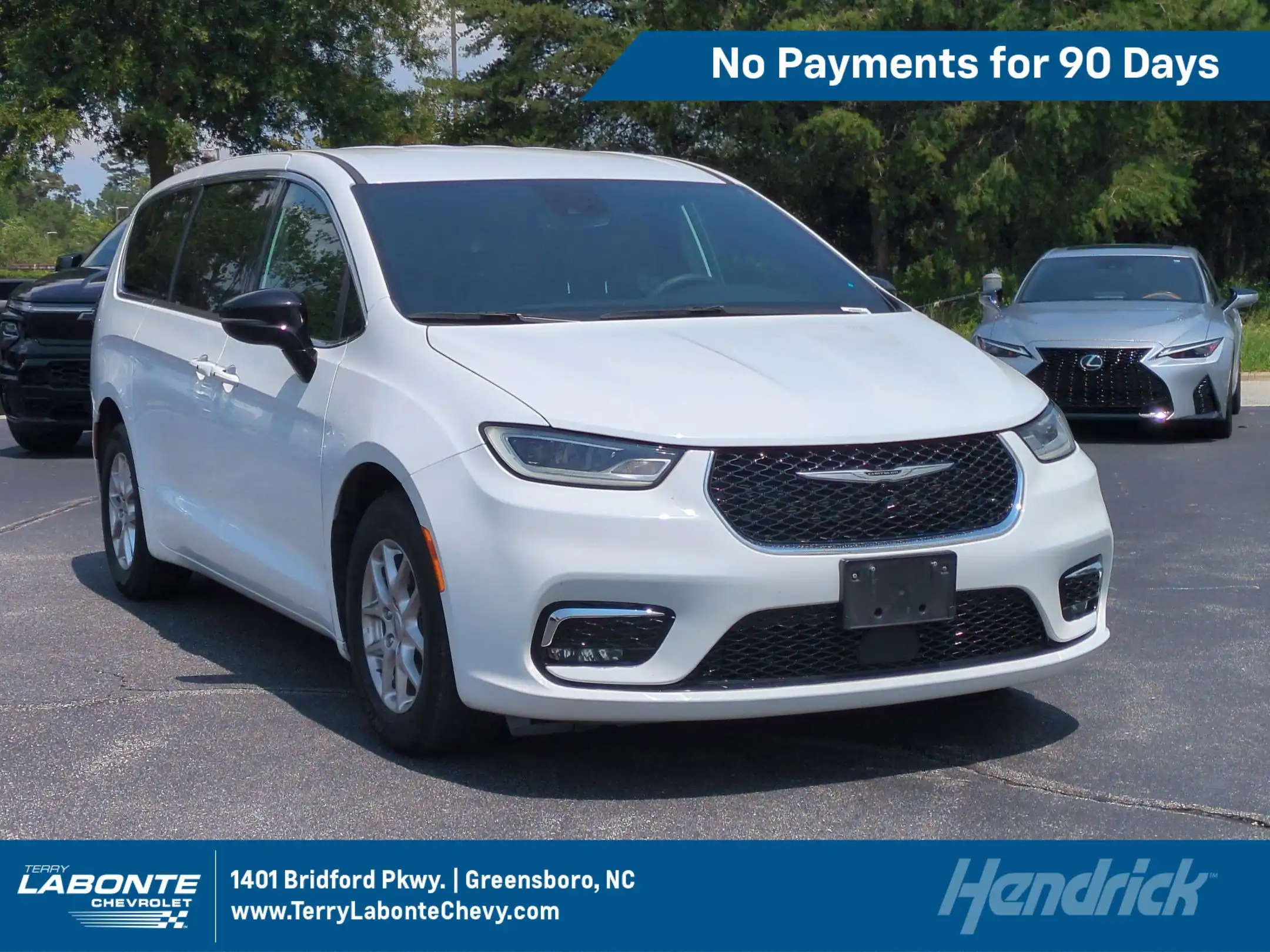 2025 Chrysler Pacifica Select's photo