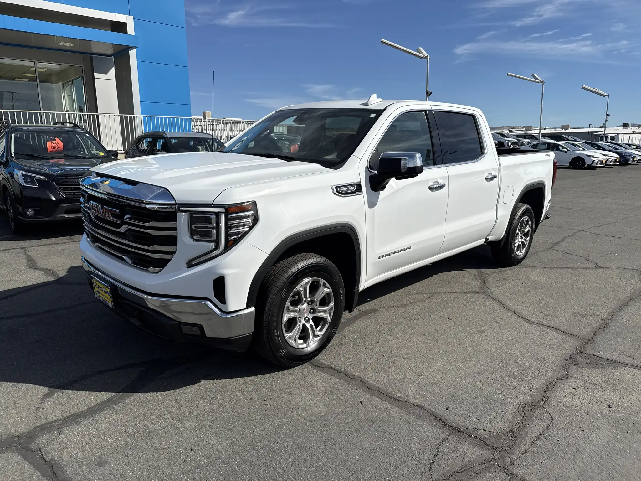 2025 GMC Sierra SLT 4WD Crew Cab Short Box's photo
