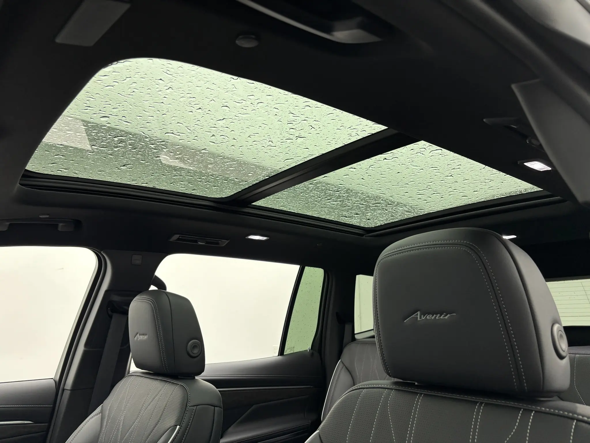 2027 Buick Enclave Avenir AWD photo 5