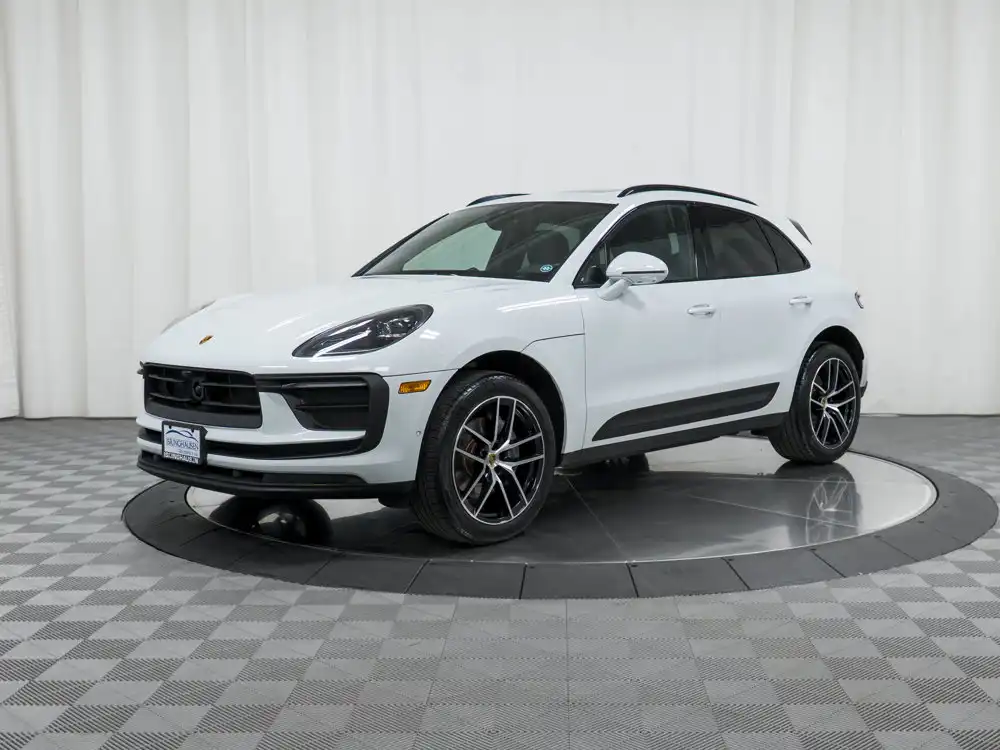 2023 Porsche Macan Base's photo