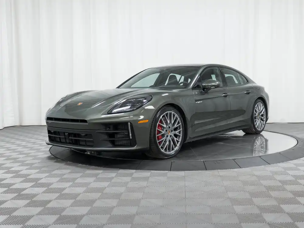 2026 Porsche Panamera 4S E-Hybrid's photo