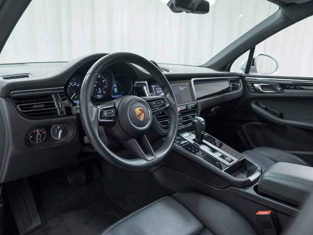 2023 Porsche Macan Base photo 4