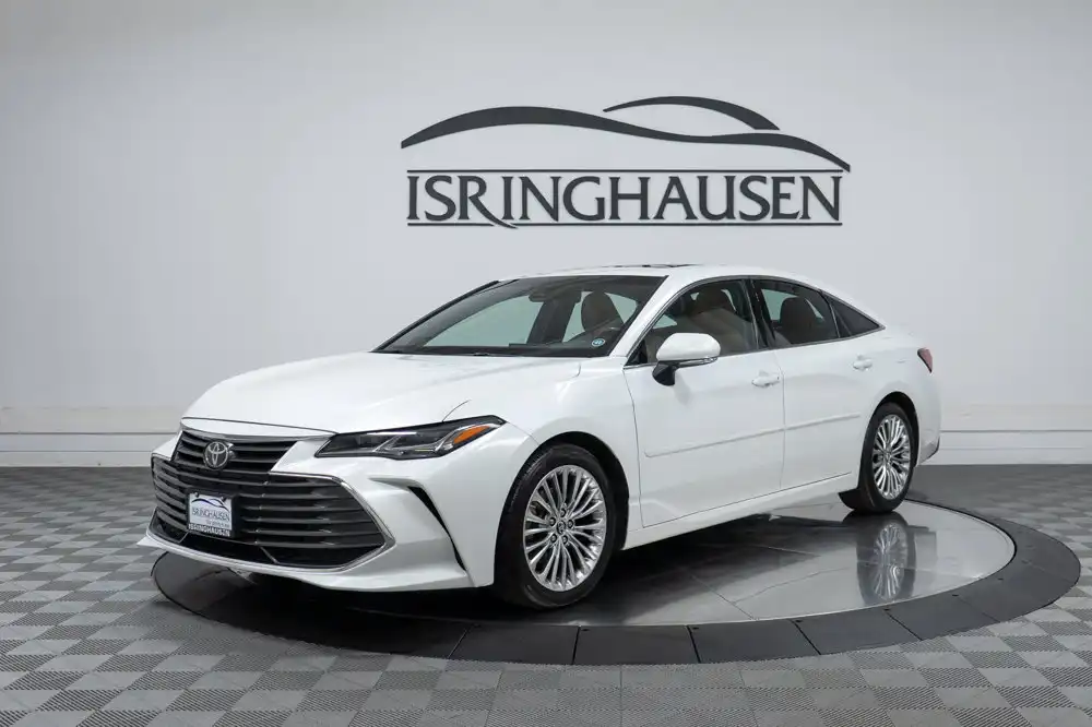 2019 Toyota Avalon Limited's photo