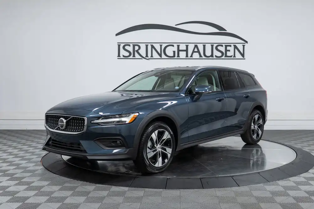 2026 Volvo V60 Cross Country B5 Plus AWD's photo