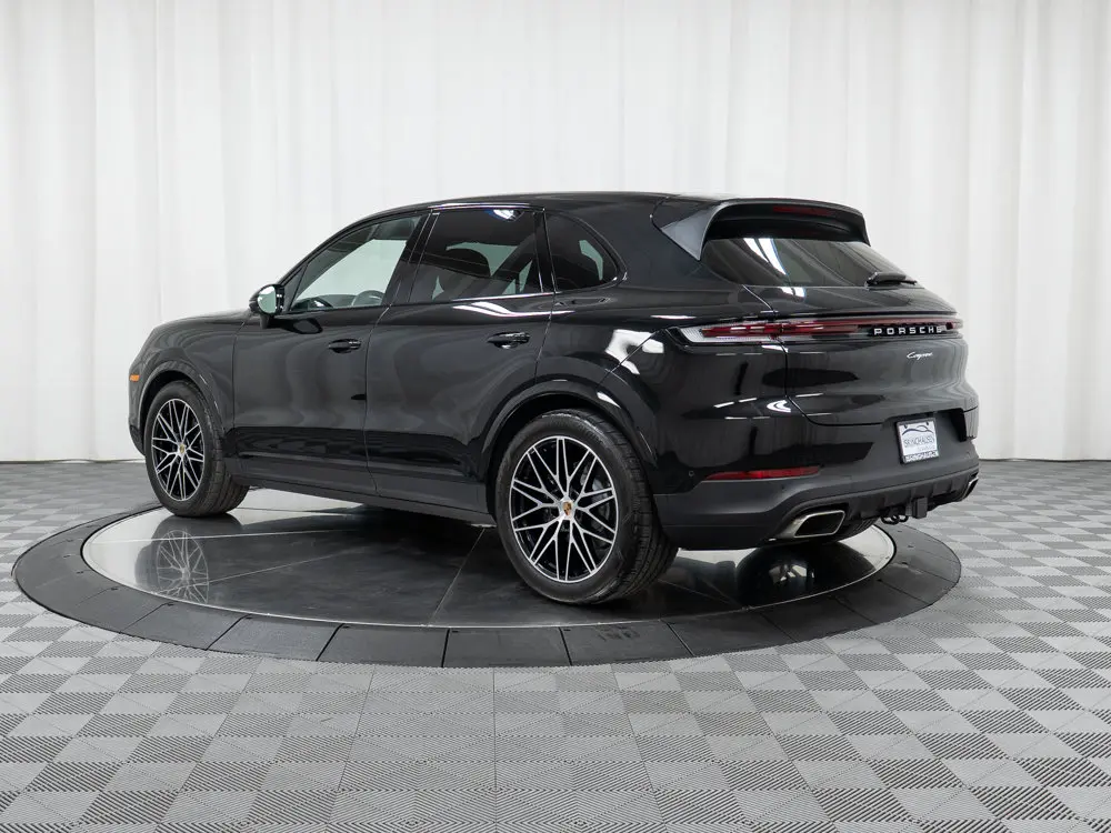 2025 Porsche Cayenne Base photo 3