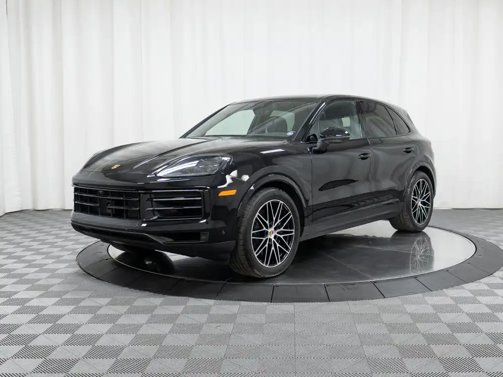 2025 Porsche Cayenne Base's photo