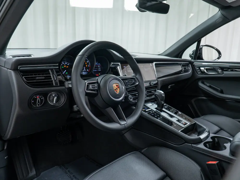 2026 Porsche Macan T photo 4