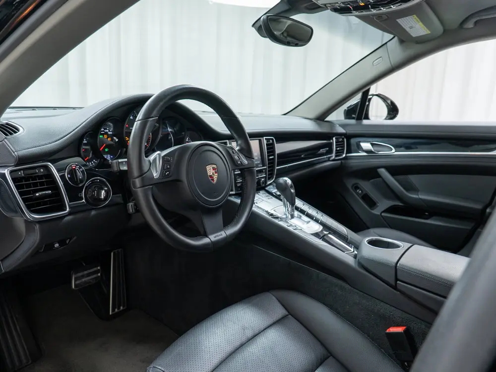 2011 Porsche Panamera 4 photo 4
