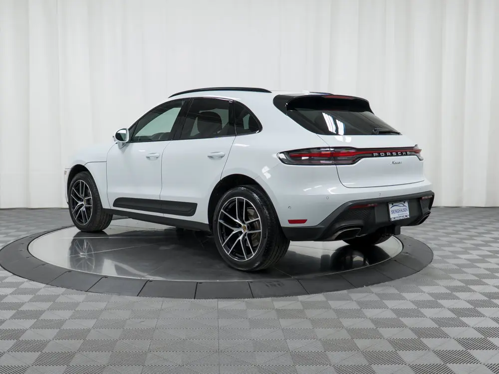 2023 Porsche Macan Base photo 3