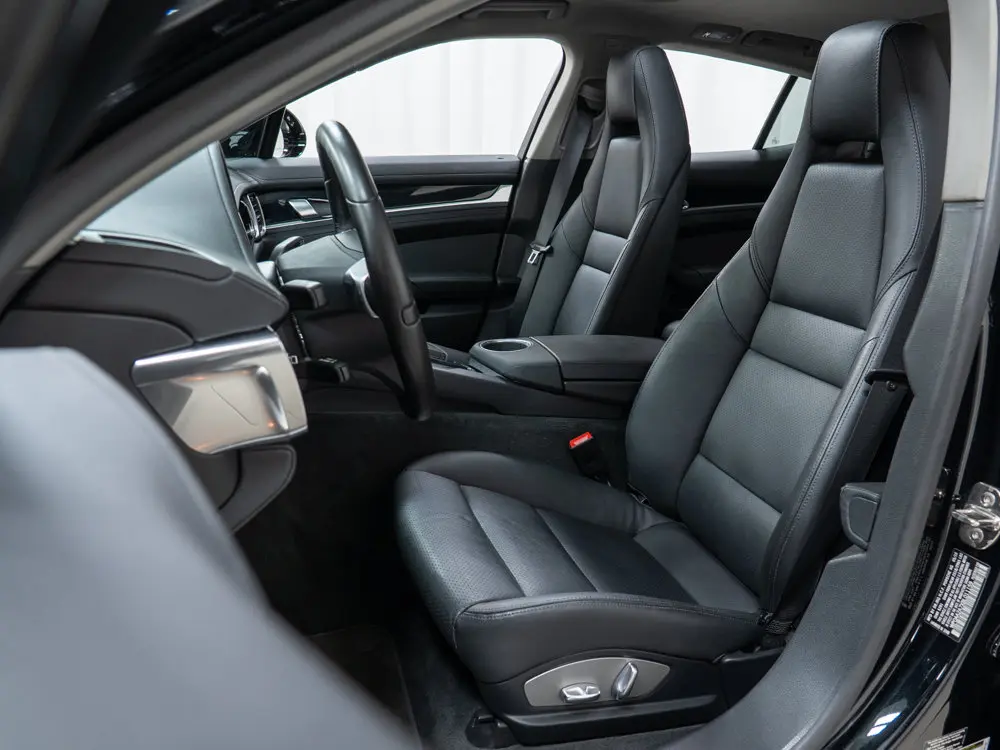 2011 Porsche Panamera 4 photo 5