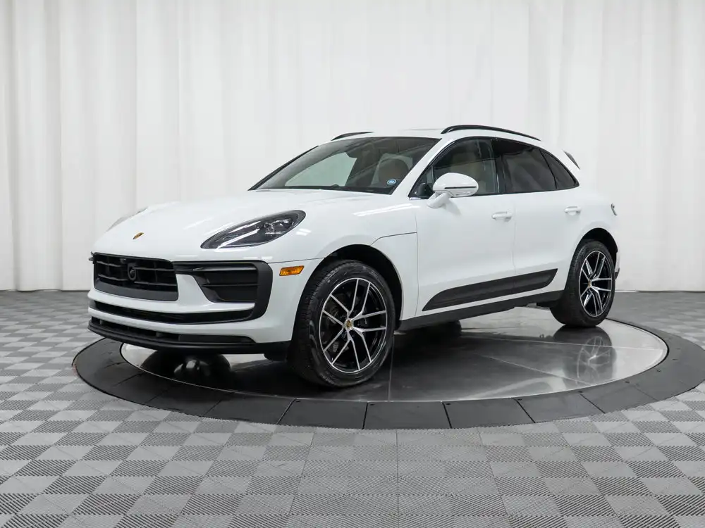 2022 Porsche Macan Base's photo