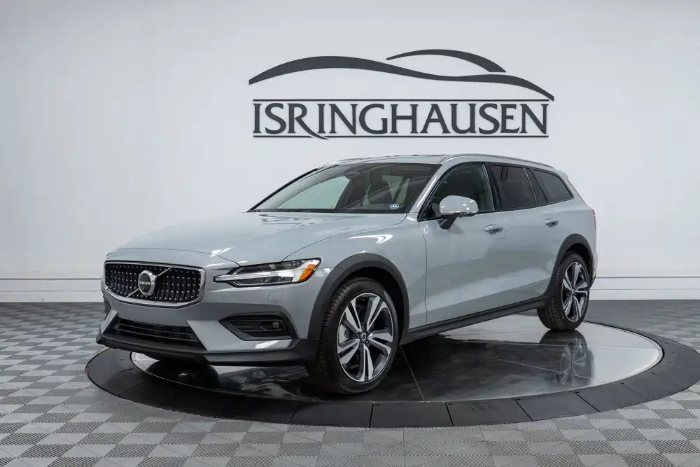 2026 Volvo V60 Cross Country B5 Plus AWD's photo