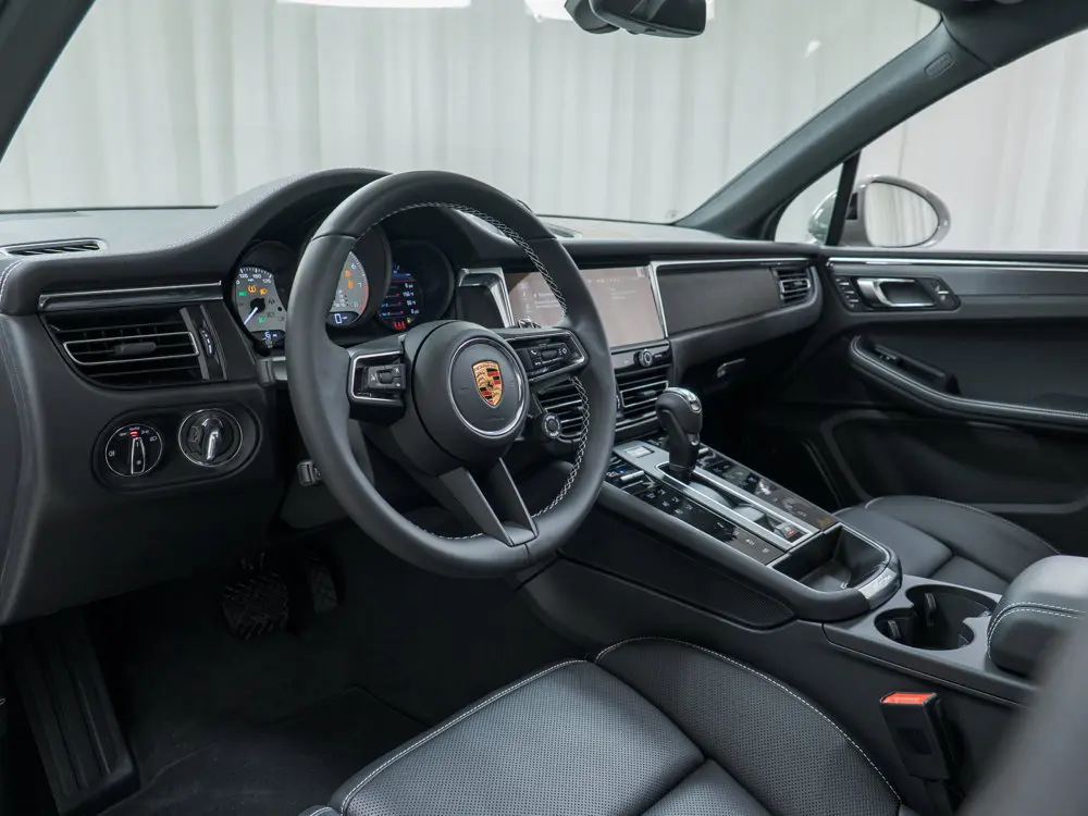 2026 Porsche Macan GTS photo 4