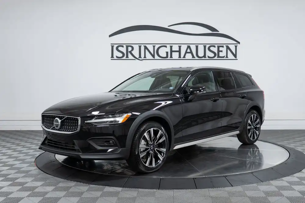 2026 Volvo V60 Cross Country B5 Ultra AWD's photo