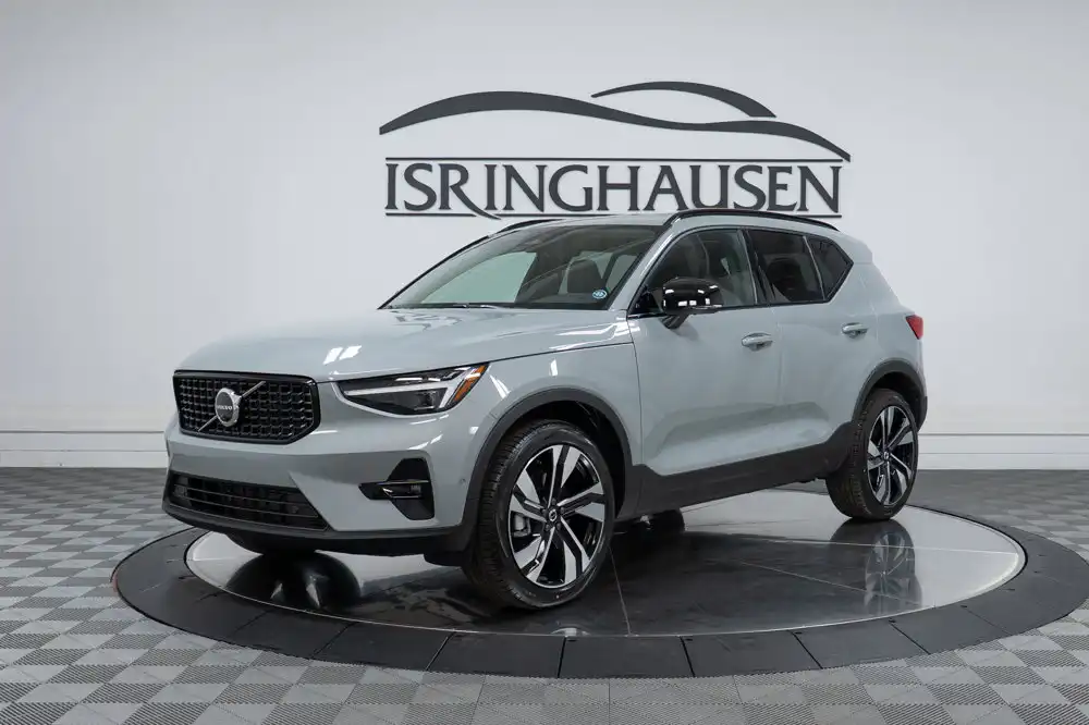2026 Volvo XC40 B5 Plus Dark AWD's photo