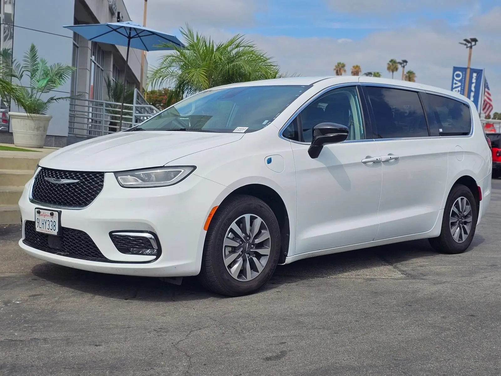 2024 Chrysler Pacifica Hybrid PHEV Select photo 4
