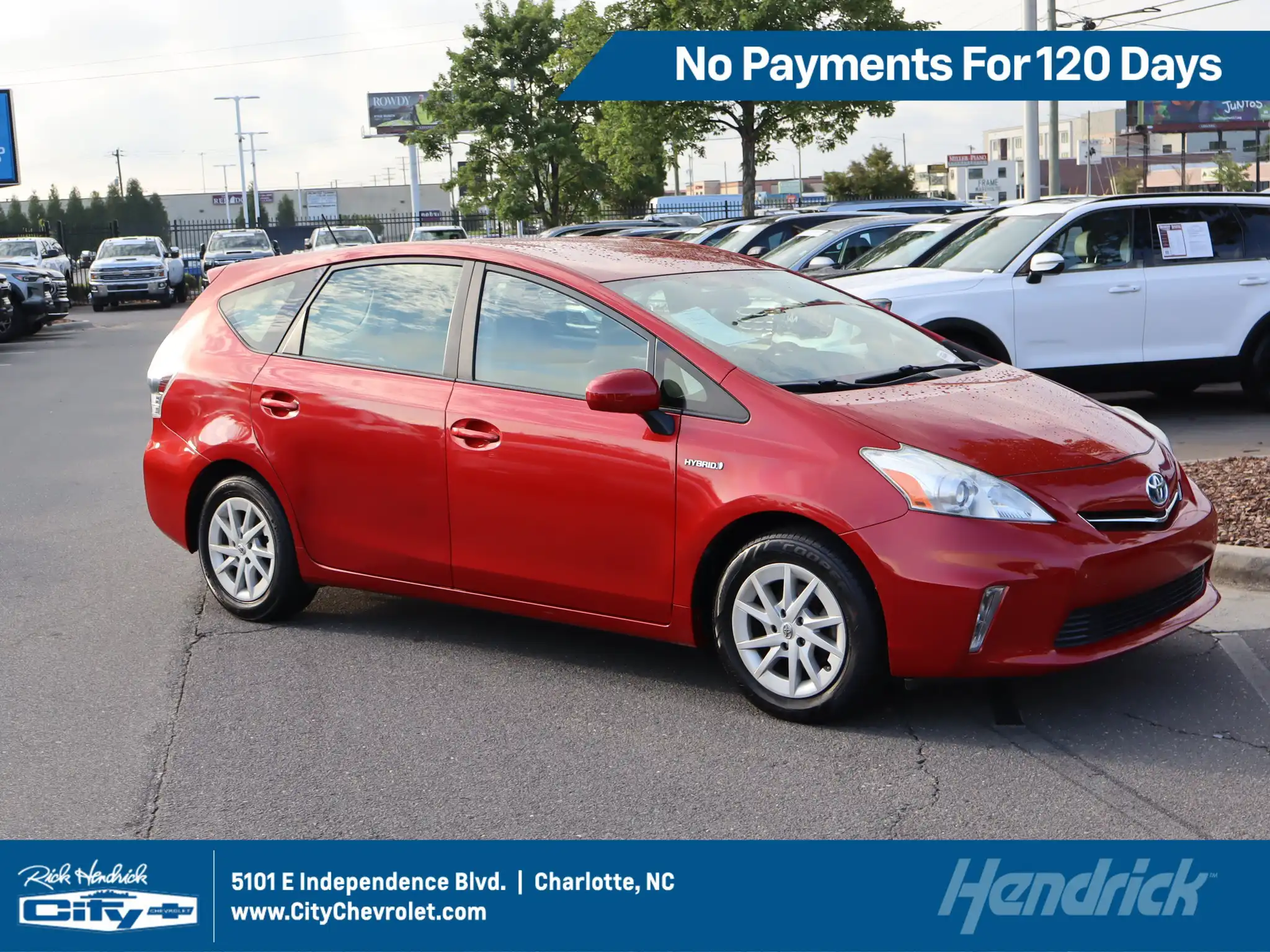 2014 Toyota Prius v Three's photo
