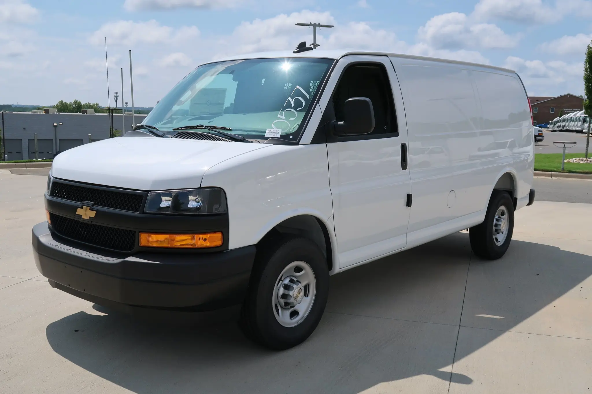 2026 Chevrolet Express 2500 Work Van HD photo 3