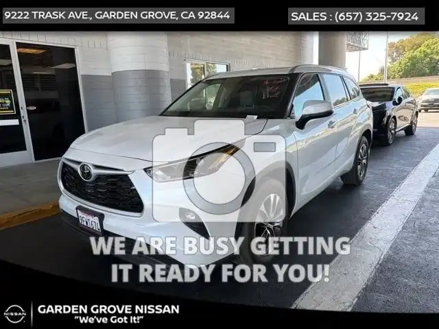 2023 Toyota Highlander XLE FWD's photo