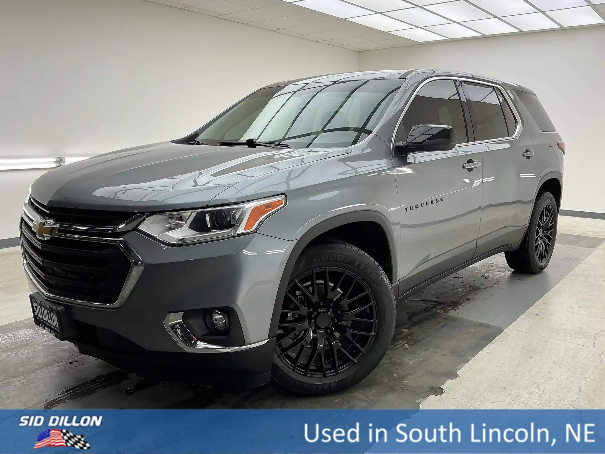 2021 Chevrolet Traverse LS AWD's photo
