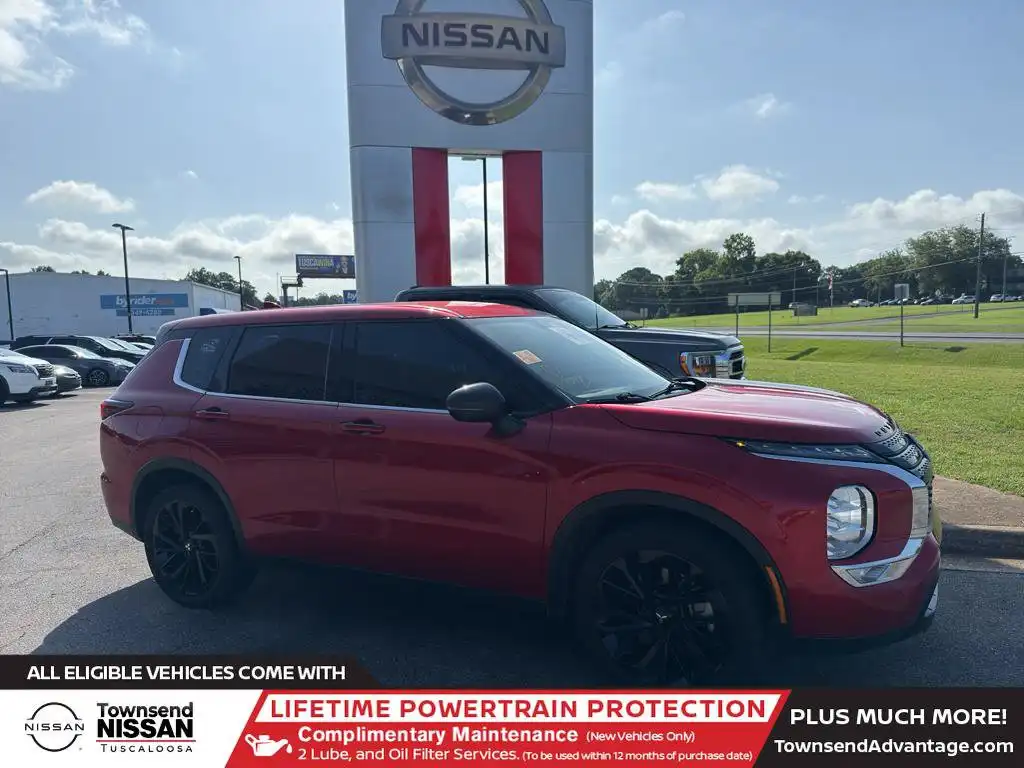 2023 Mitsubishi Outlander SE Black Edition 2WD's photo