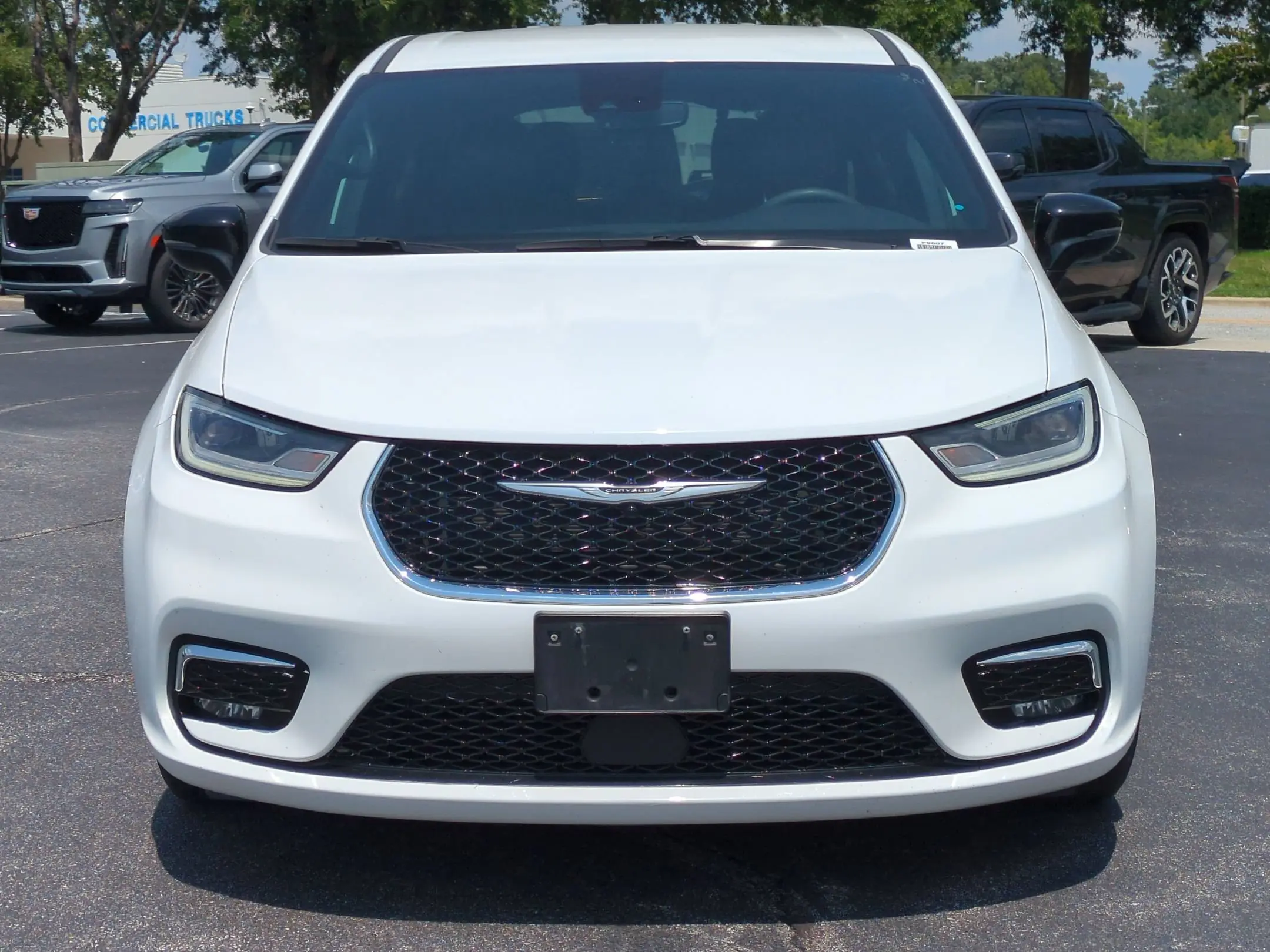 2025 Chrysler Pacifica Select photo 3