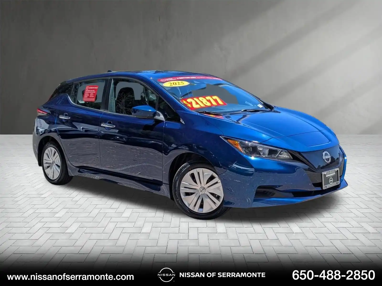 2025 Nissan Leaf S's photo