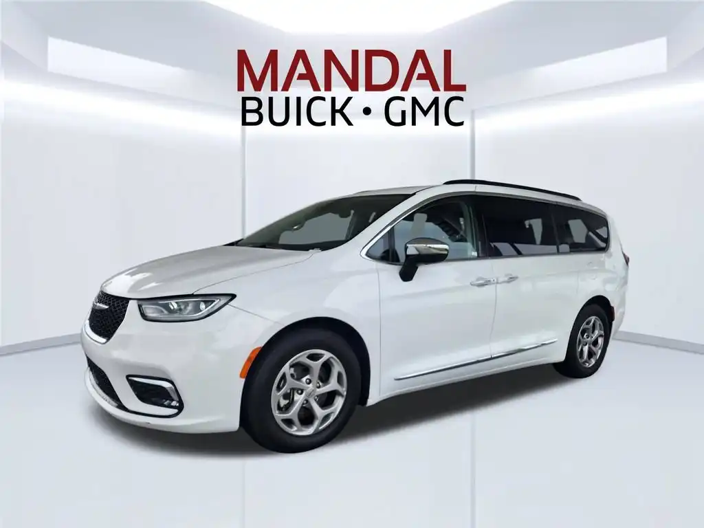 2023 Chrysler Pacifica Limited's photo