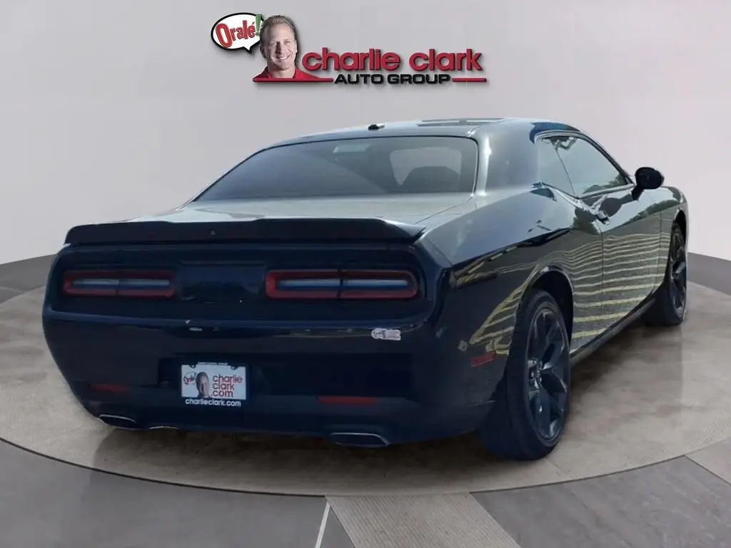 2023 Dodge Challenger SXT Auto photo 5