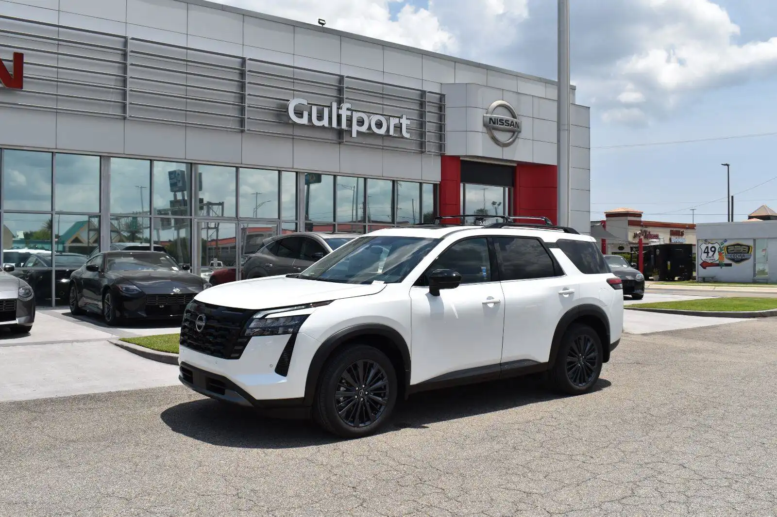 2026 Nissan Pathfinder SL 2WD's photo