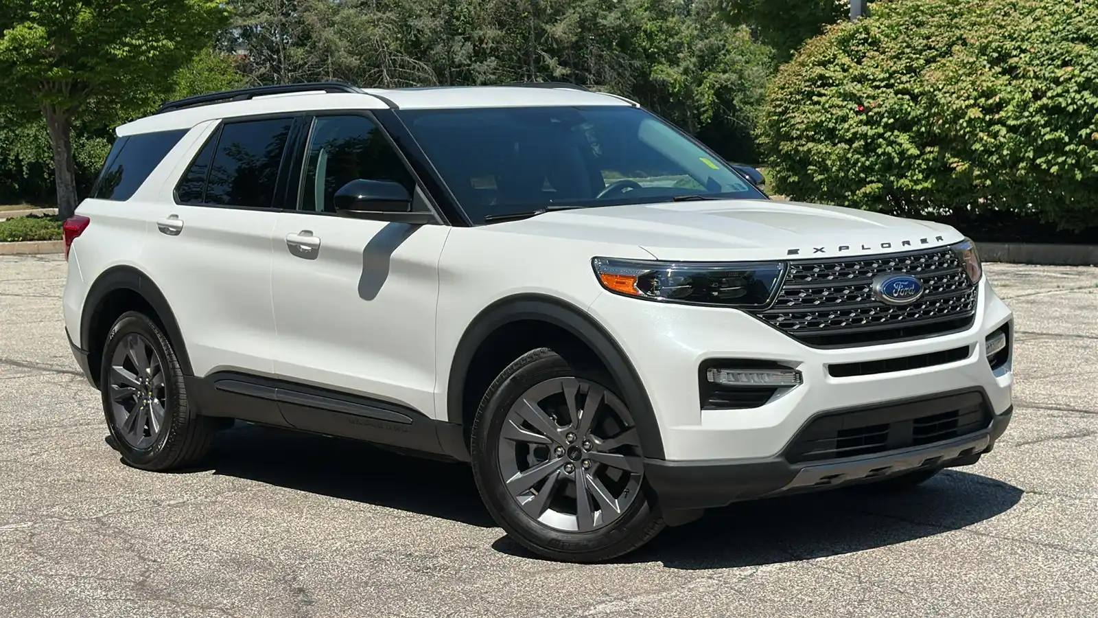 2022 Ford Explorer XLT 4WD's photo
