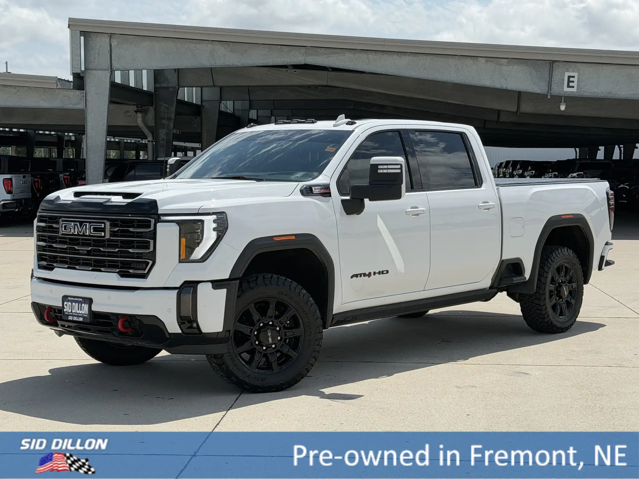 2024 GMC Sierra 4WD Crew Cab Standard Box AT4's photo