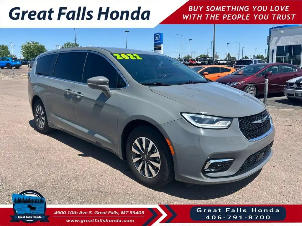 2022 Chrysler Pacifica Hybrid Touring L Hybrid's photo