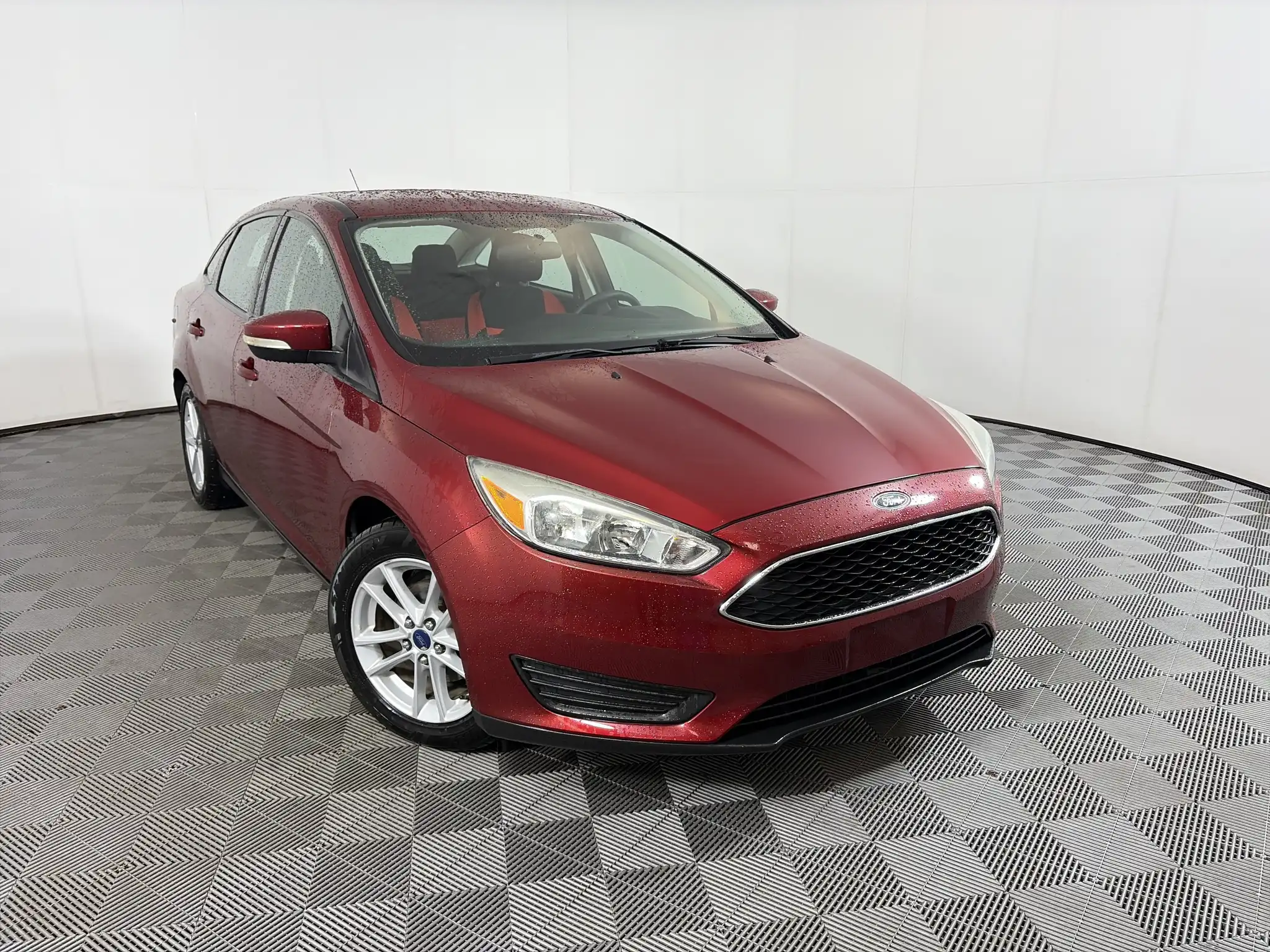 2017 Ford Focus SE Sedan's photo