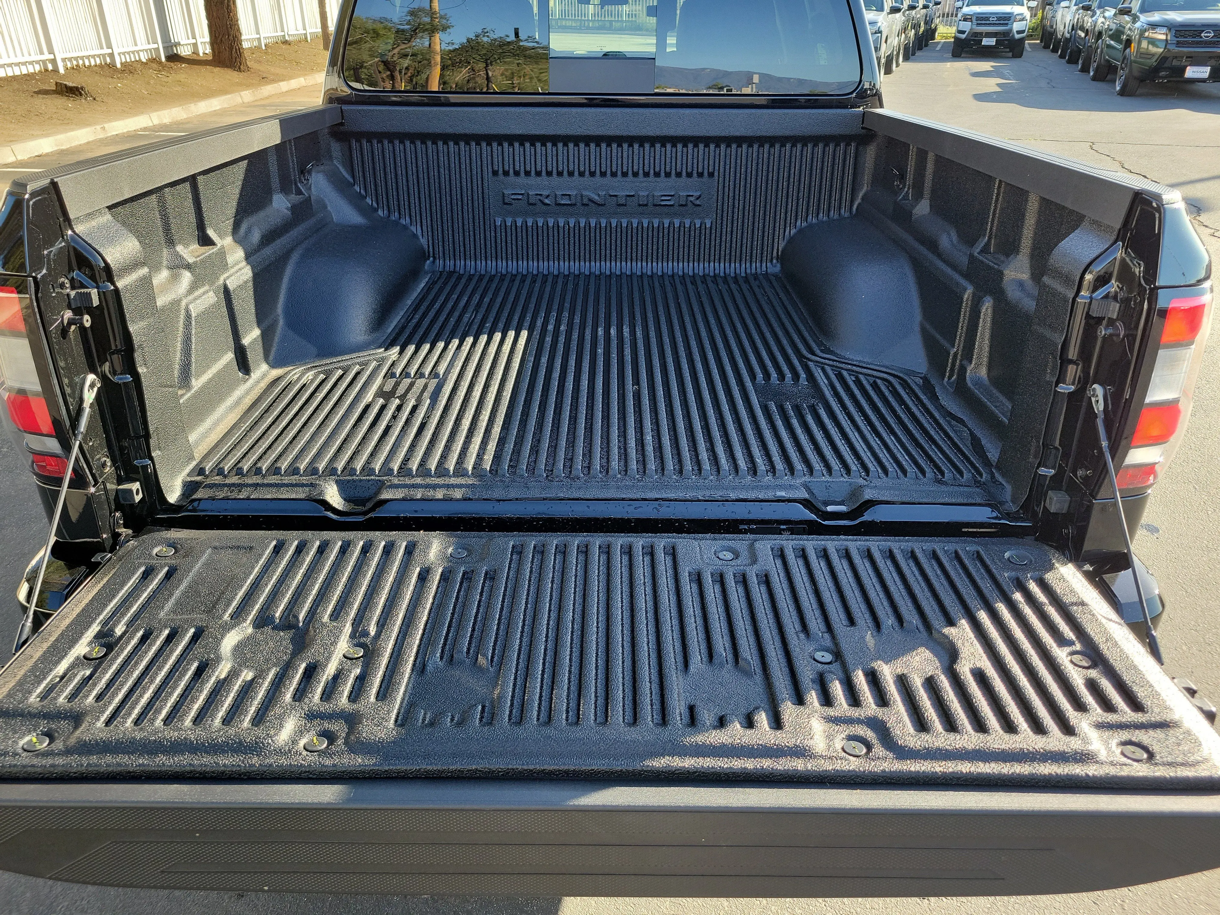 2026 Nissan Frontier SV Crew Cab 4X2 SWB photo 4