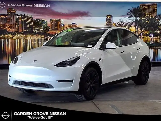 2024 Tesla Model Y Long Range RWD photo 1