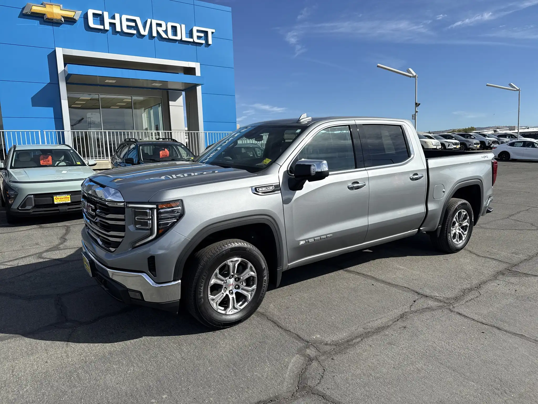 2025 GMC Sierra SLT 4WD Crew Cab Short Box's photo